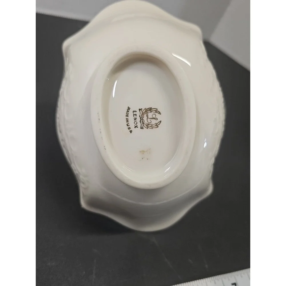 Lenox Sans Souci Collection Floral Embossed Cream Giftware Basket